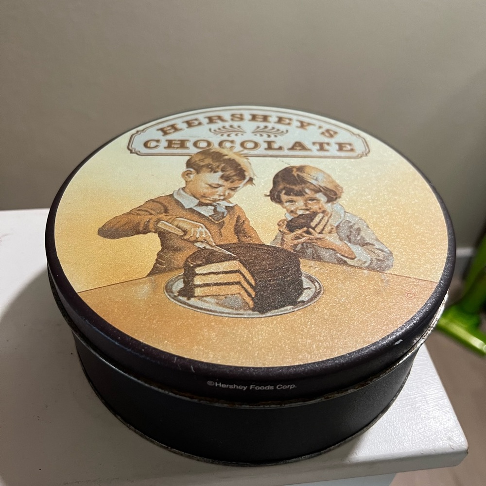 Vintage 1982 Hershey’s Chocolate Tin Hershey Food Corp.